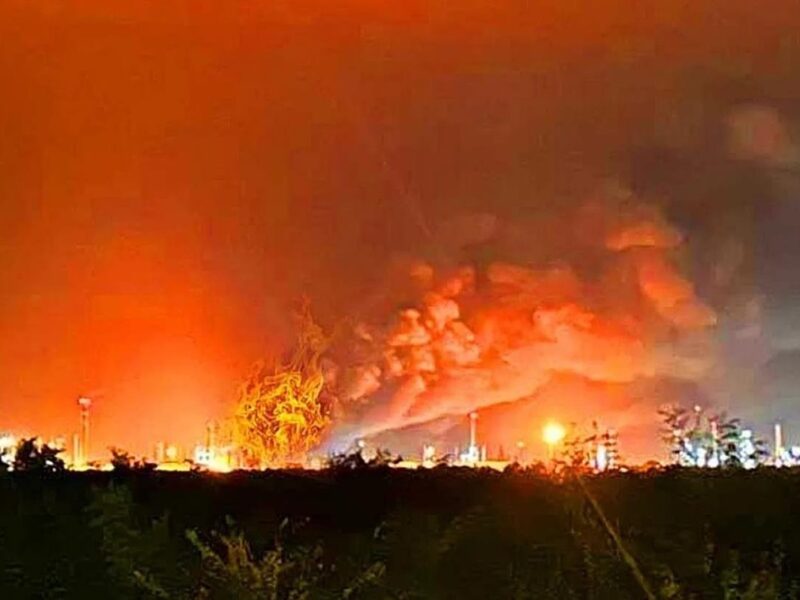 В Угорщині під Будапештом загорівся нафтопереробний завод