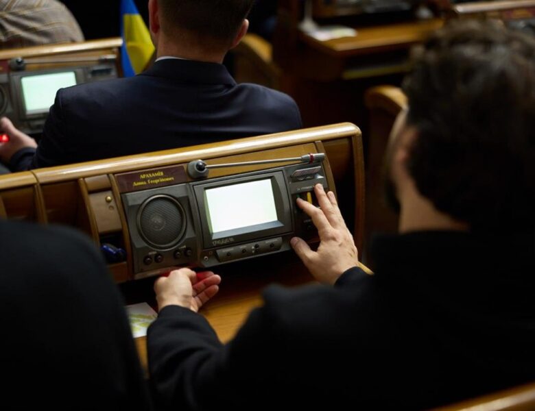 В Україні продовжили воєнний стан і мобілізацію