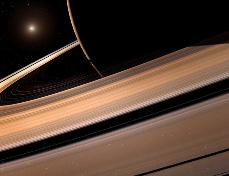 Вчені заговорили про існування життя на супутнику Сатурна