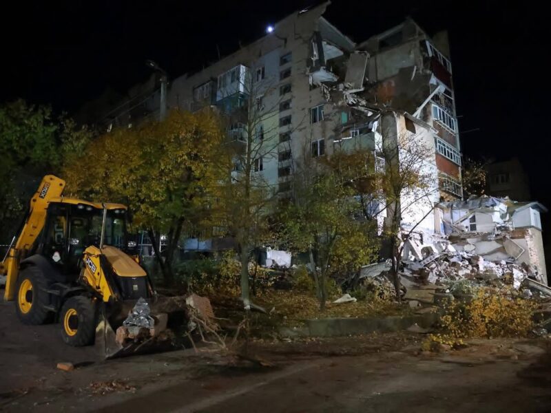 Вибух у Хмельницькому: під завалами шукають жінку