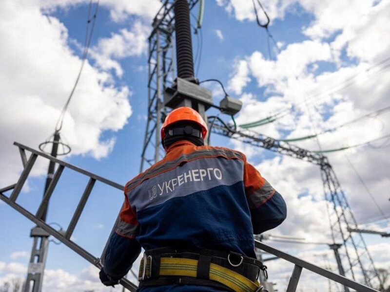 Відключення світла діють у 12 областях – Укренерго