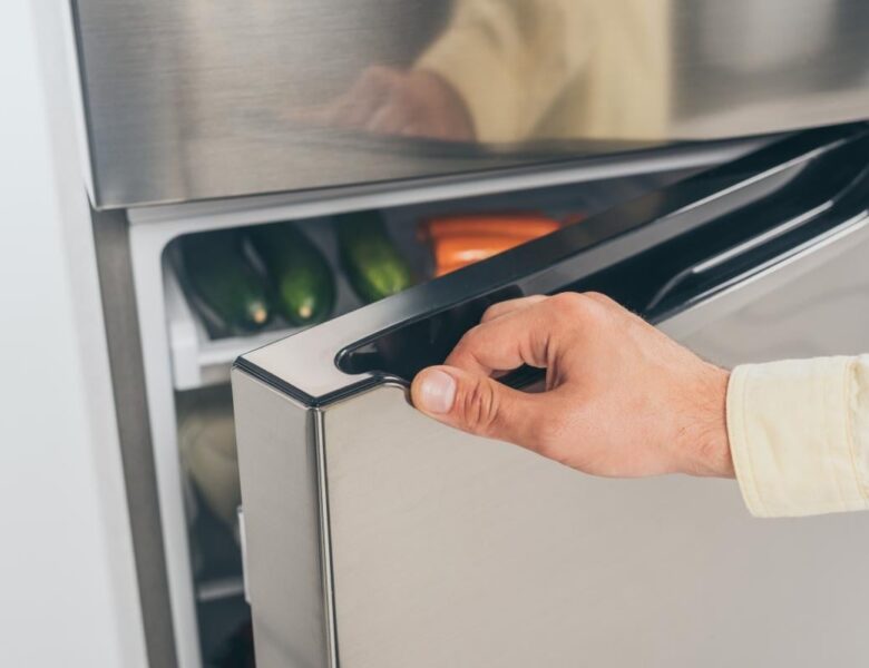 Як розморозити холодильник: поради для щоденного комфорту