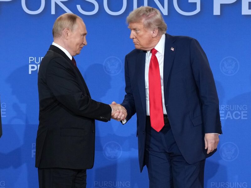 ЄС, Угорщина і Кремль зробили заяви стосовно зустрічі Трампа та Путіна