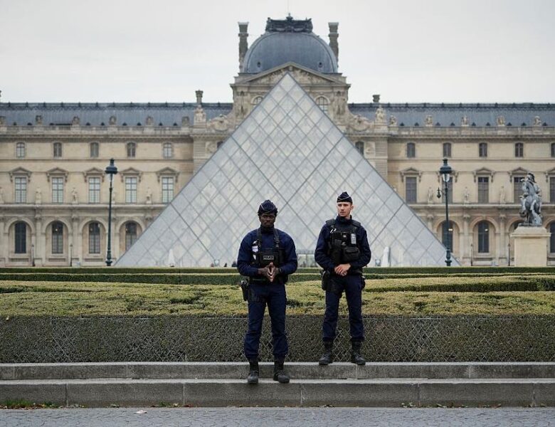 Затримано злодіїв, які пограбували Лувр – ЗМІ