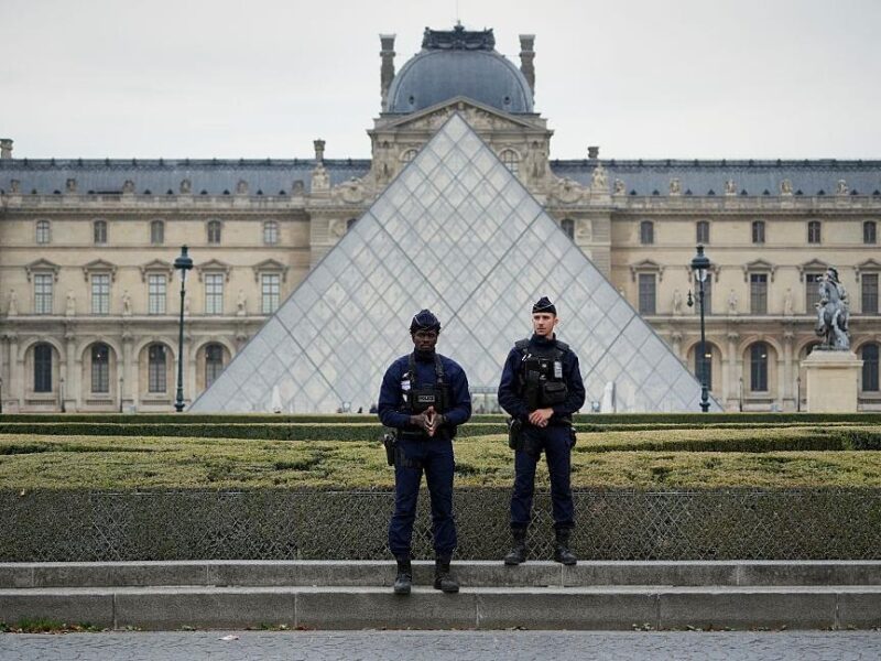 Затримано злодіїв, які пограбували Лувр – ЗМІ