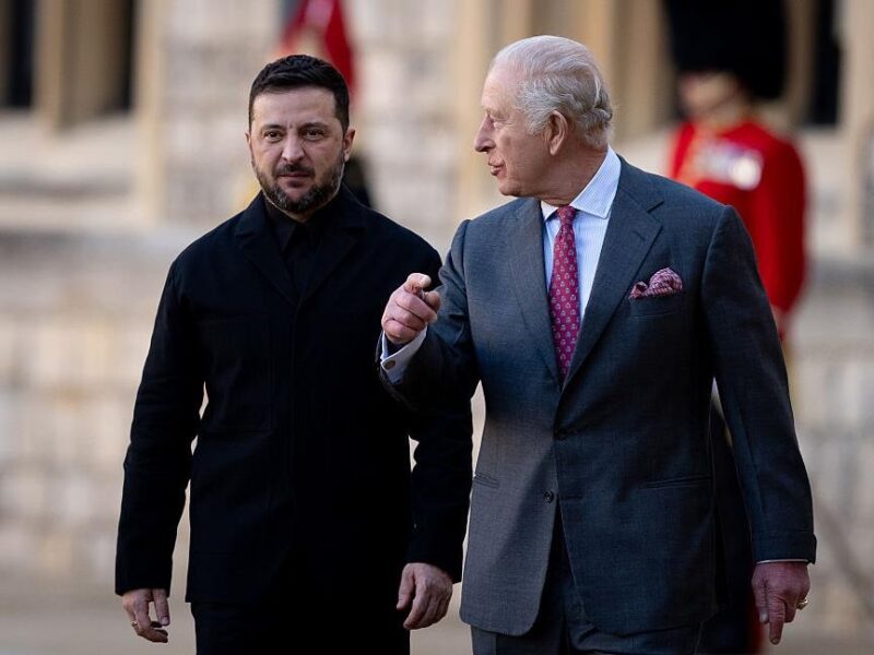 Зеленський прибув у Лондоні і зустрівся з королем