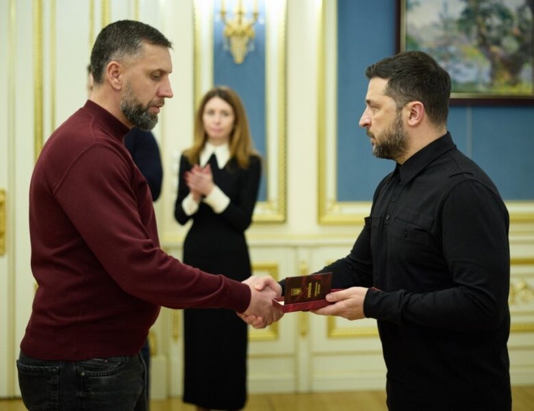 Зеленський відзначив нагородами енергетиків