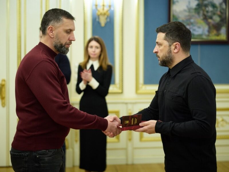 Зеленський відзначив нагородами енергетиків