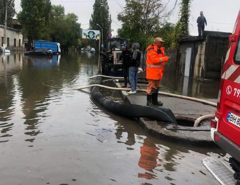 Жителів Одеси попередили про небезпеку нових злив