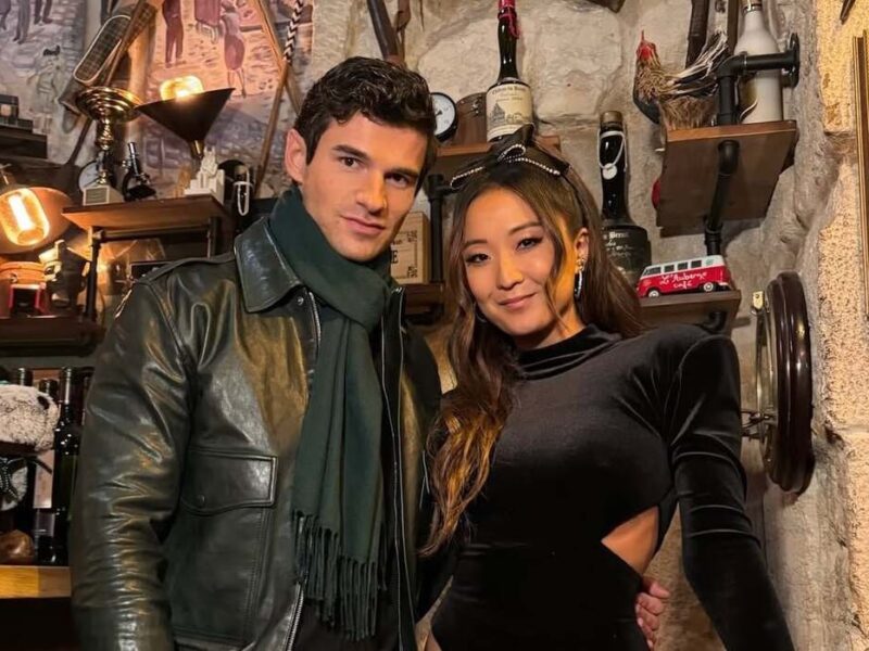 Зірки серіалу Емілі в Парижі Ешлі Парк і Пол Форман розійшлися