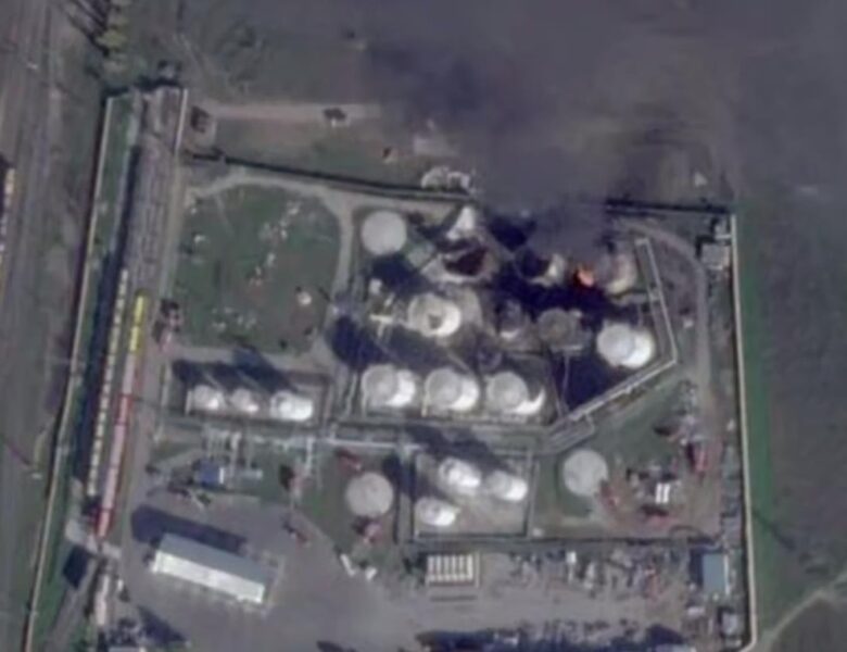 ЗМІ показали знімки ураженої нафтобази в Криму