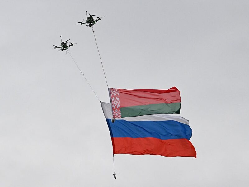 Зросло число білорусів, що вважають Росію небезпечнішою за США – СЗР