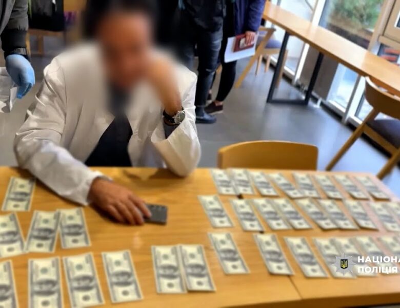 7 тисяч доларів за «медлегенду» для уникнення мобілізації: в Одесі Нацполіція затримала лікаря