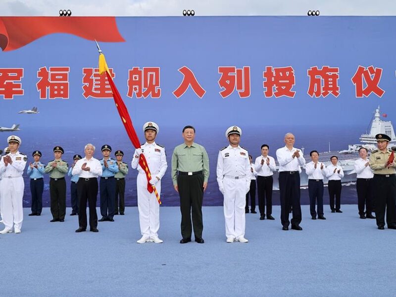 Армія Китаю отримала найпотужніший авіаносець