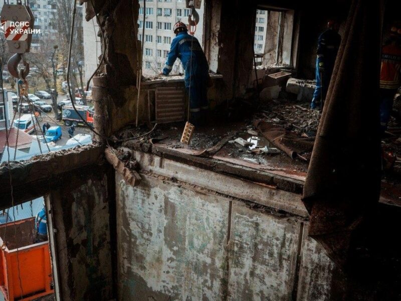 Атака Росії: в Києві знайшли тіло шостої жертви