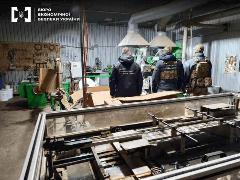 БЕБ викрило підпільну тютюнову фабрику на Буковині