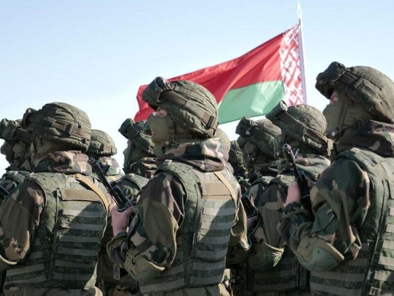 Білорусь готова розмістити свої “миротворчі” війська в Україні