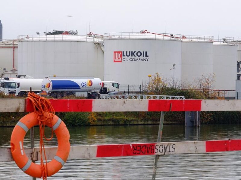 Британія зробила для Lukoil International виняток із санкцій