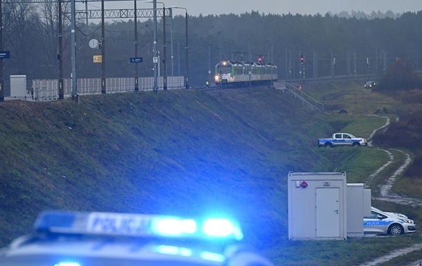 Диверсії на залізниці: Польща вимагає від Білорусі видати двох українців