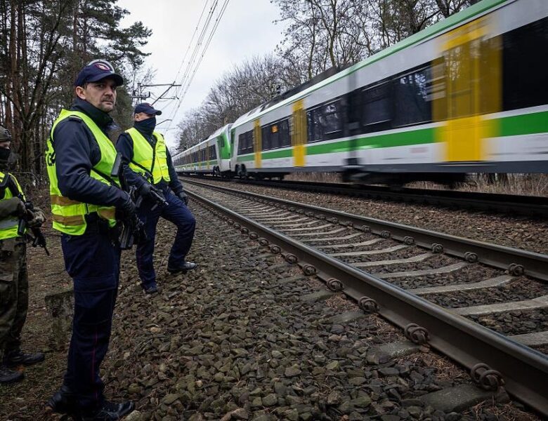 Диверсії в Польщі: в одного з затриманих виявили понад 40 паспортів РФ