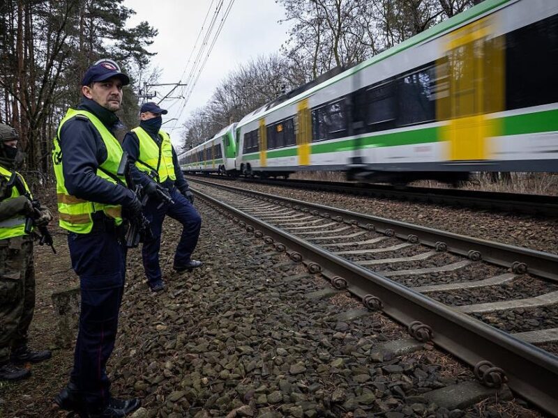 Диверсії в Польщі: в одного з затриманих виявили понад 40 паспортів РФ