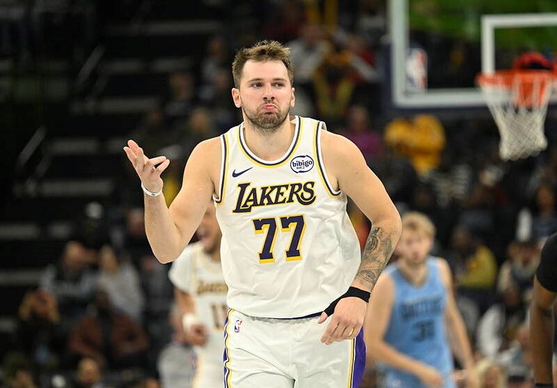 Дончич випередив легенду Лейкерс за кількістю очок на початку сезону