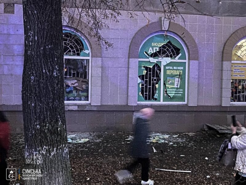 Дрон влучив по цивільній інфраструктурі у Сумах