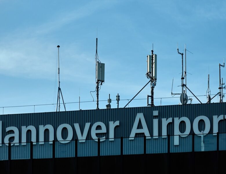 Дрони паралізують роботу трьох аеропортів у Німеччині