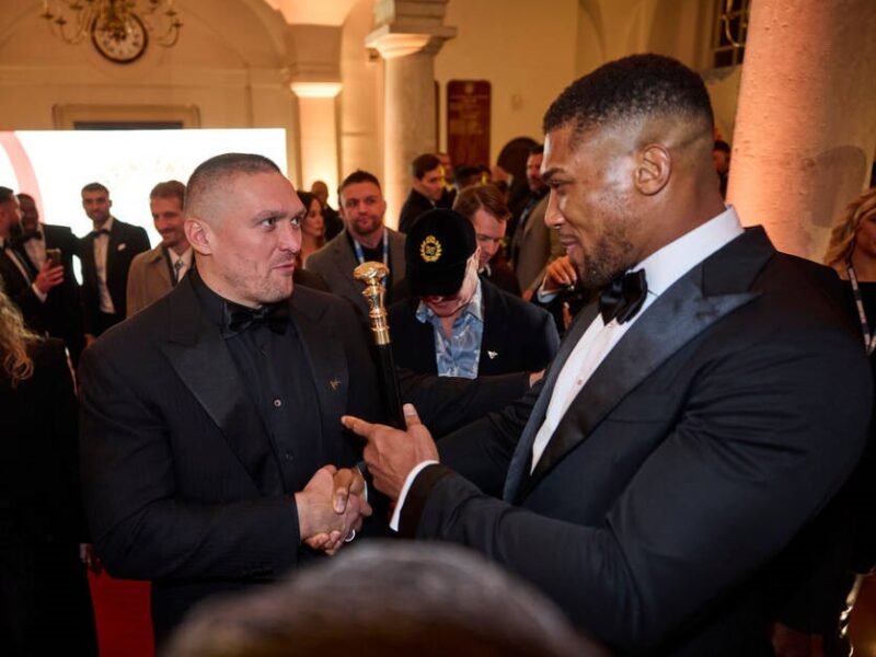 Джошуа проводить у таборі Усика підготовку до бою з Джейком Полом