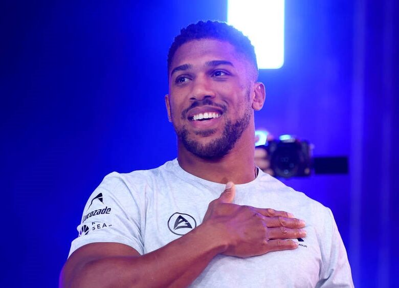 Джошуа розглядає можливість тренуватися в таборі Усика