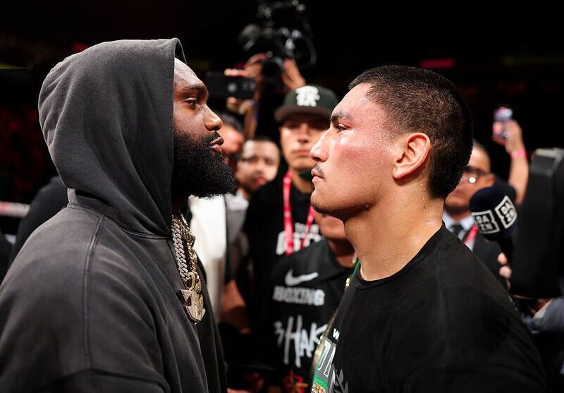 Енніс просить Ортіса не тягти розмову про бій і перейти до його організації