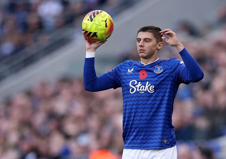 Евертон сумнівається щодо нового контракту для Миколенка – ЗМІ