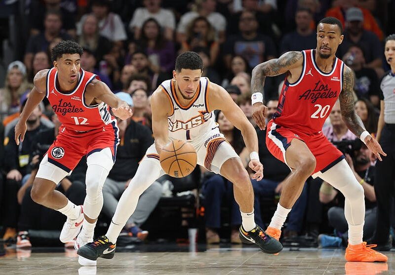 Фінікс переміг Кліпперс у напруженому матчі НБА