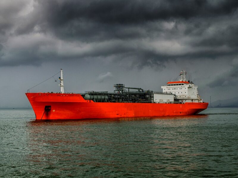 Індія шукає танкери для перевезення нафти з Близького Сходу