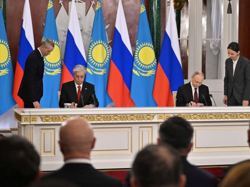 Казахстан підписав стратегічне партнерство з РФ