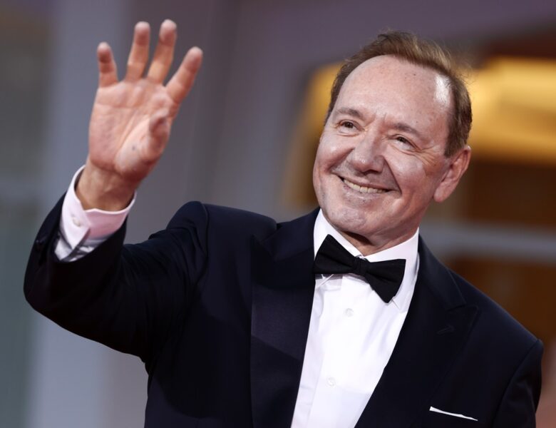 Кевін Спейсі відповів на чутки про “безпритульність”