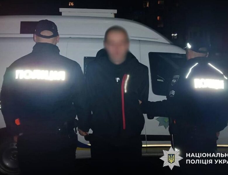 Хлопець зарізав двох жінок серед вулиці у Житомирі