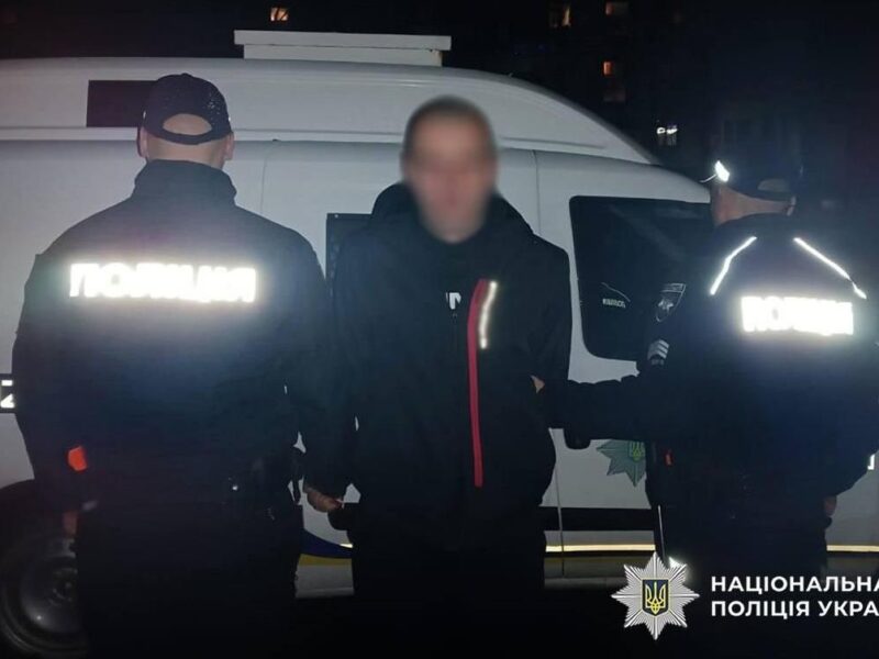 Хлопець зарізав двох жінок серед вулиці у Житомирі