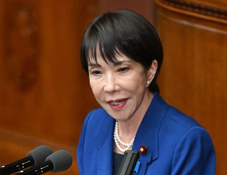 Китайський дипломат пригрозив відрізати голову премʼєрці Японії