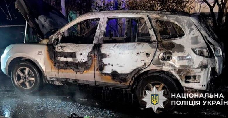 Киянин через ревнощі спалив автомобіль суперника