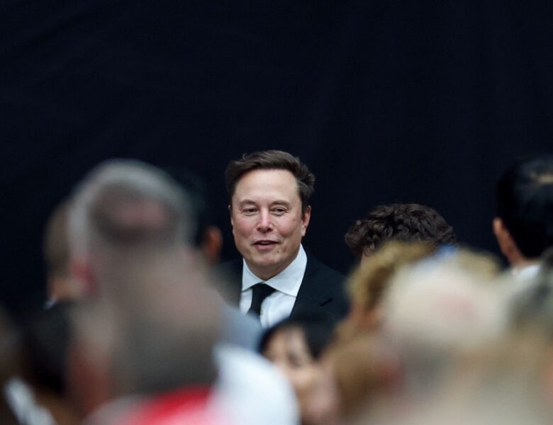 Маск може стати першим трильйонером у світі