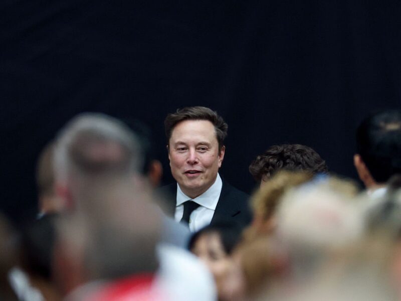 Маск може стати першим трильйонером у світі