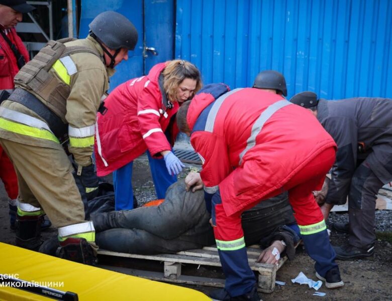 Миколаїв зазнав удару “шахедами”, є поранені