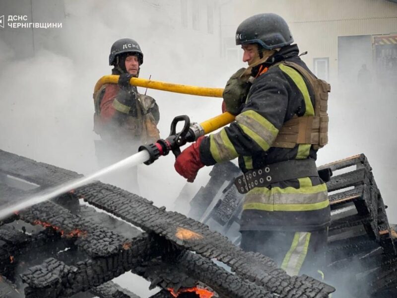 На Чернігівщині через удари РФ спалахнули пожежі