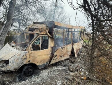 На Донеччині росіяни атакували маршрутку з людьми