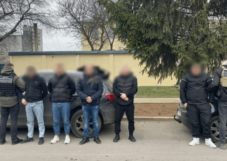 На Одещині прикордонники зупинили два легковики з ухилянтами