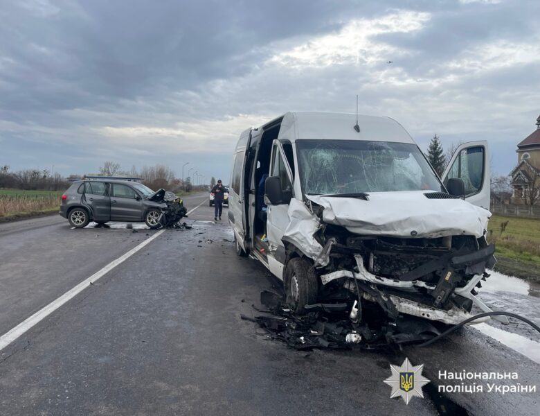 На Прикарпатті у ДТП з автобусом загинула людина, восьмеро постраждалих