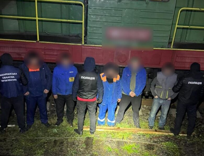 На Закарпатті працівники Укрзалізниці викрадали пальне з локомотивів