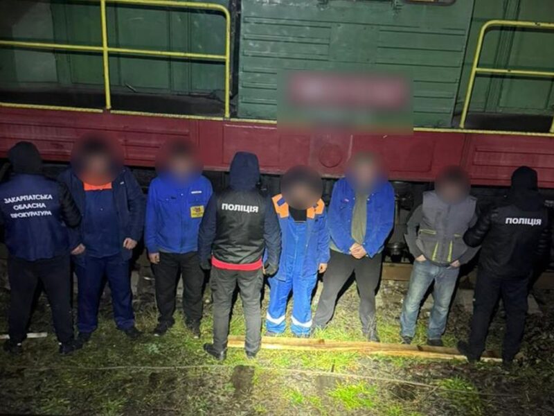 На Закарпатті працівники Укрзалізниці викрадали пальне з локомотивів