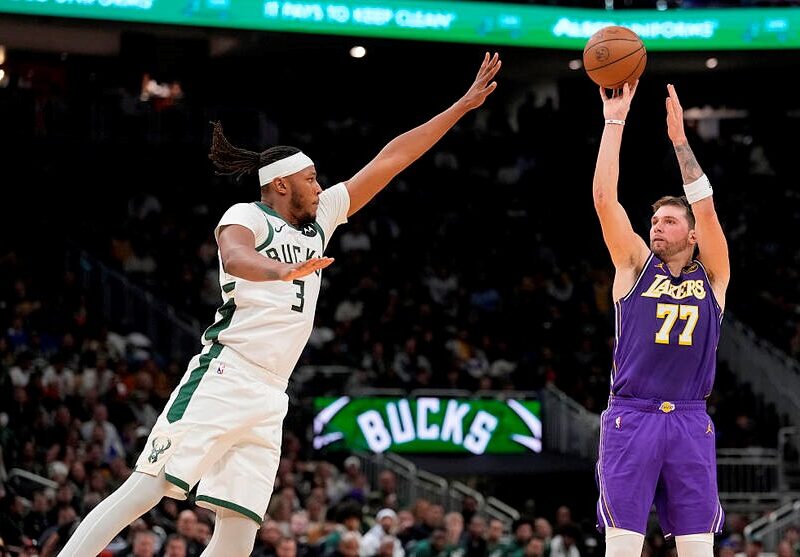 НБА: Лейкерс впевнено перемогли Мілуокі, а Денвер здолав Міннесоту